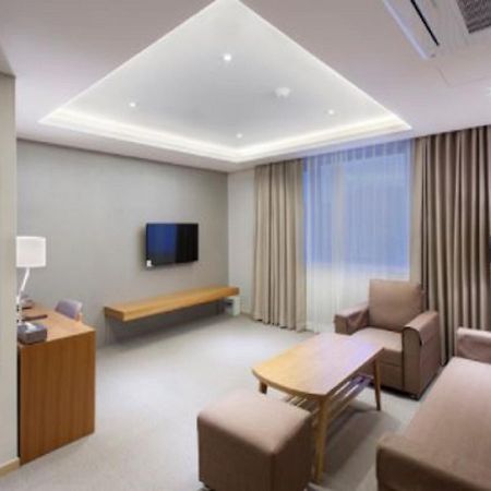 Dong Gyeong Hotel Тхоньен Екстериор снимка