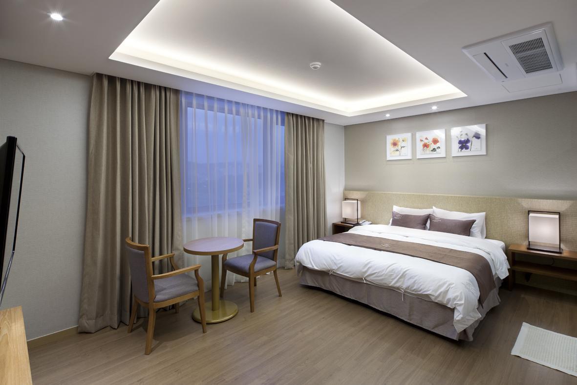 Dong Gyeong Hotel Тхоньен Екстериор снимка