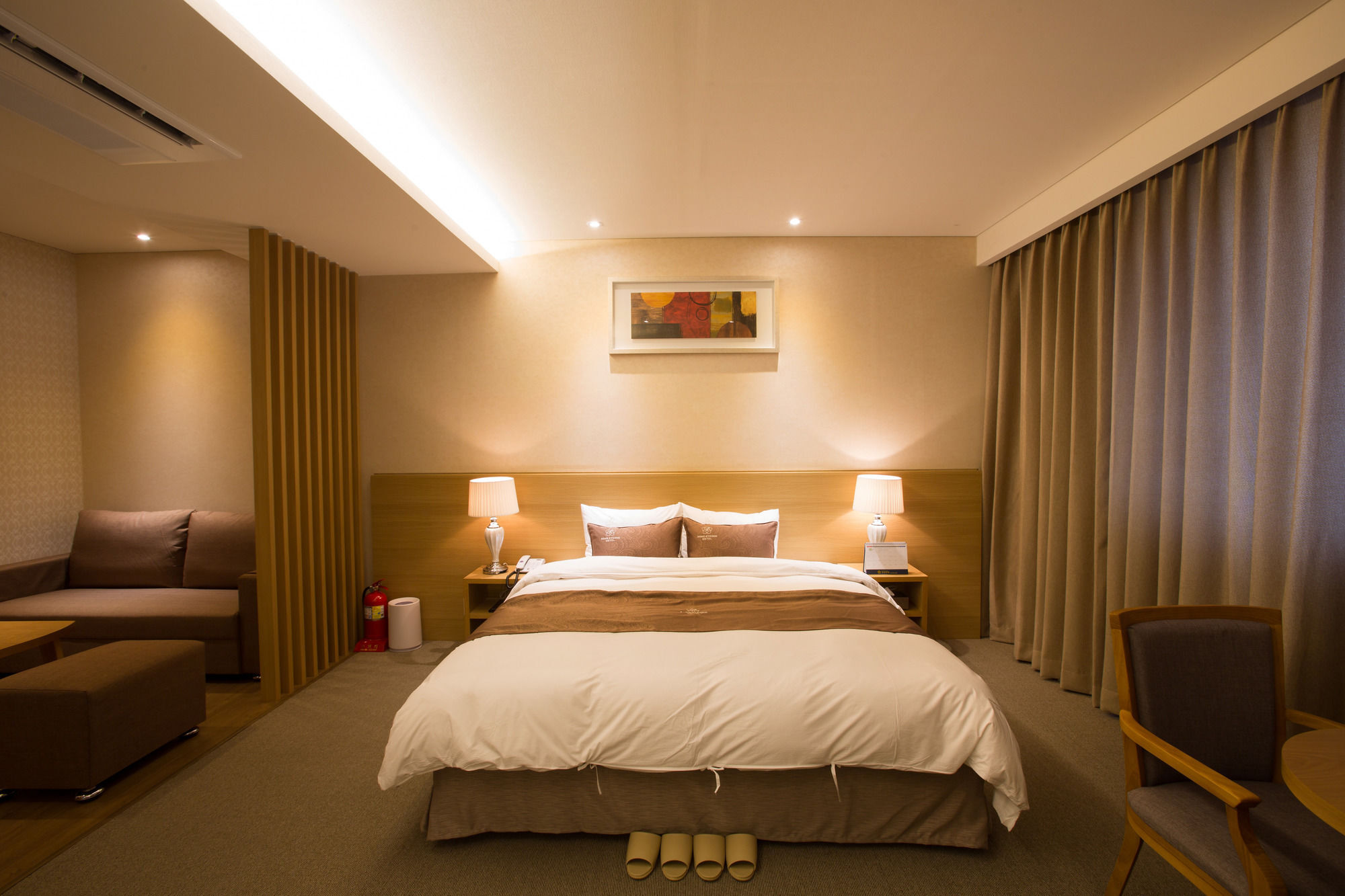 Dong Gyeong Hotel Тхоньен Екстериор снимка