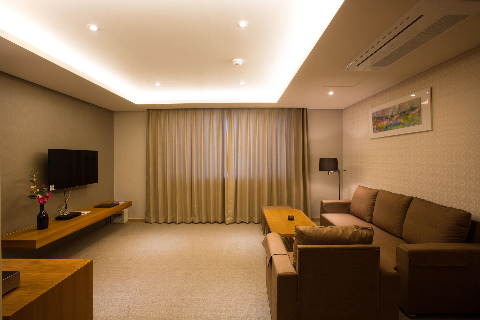 Dong Gyeong Hotel Тхоньен Екстериор снимка
