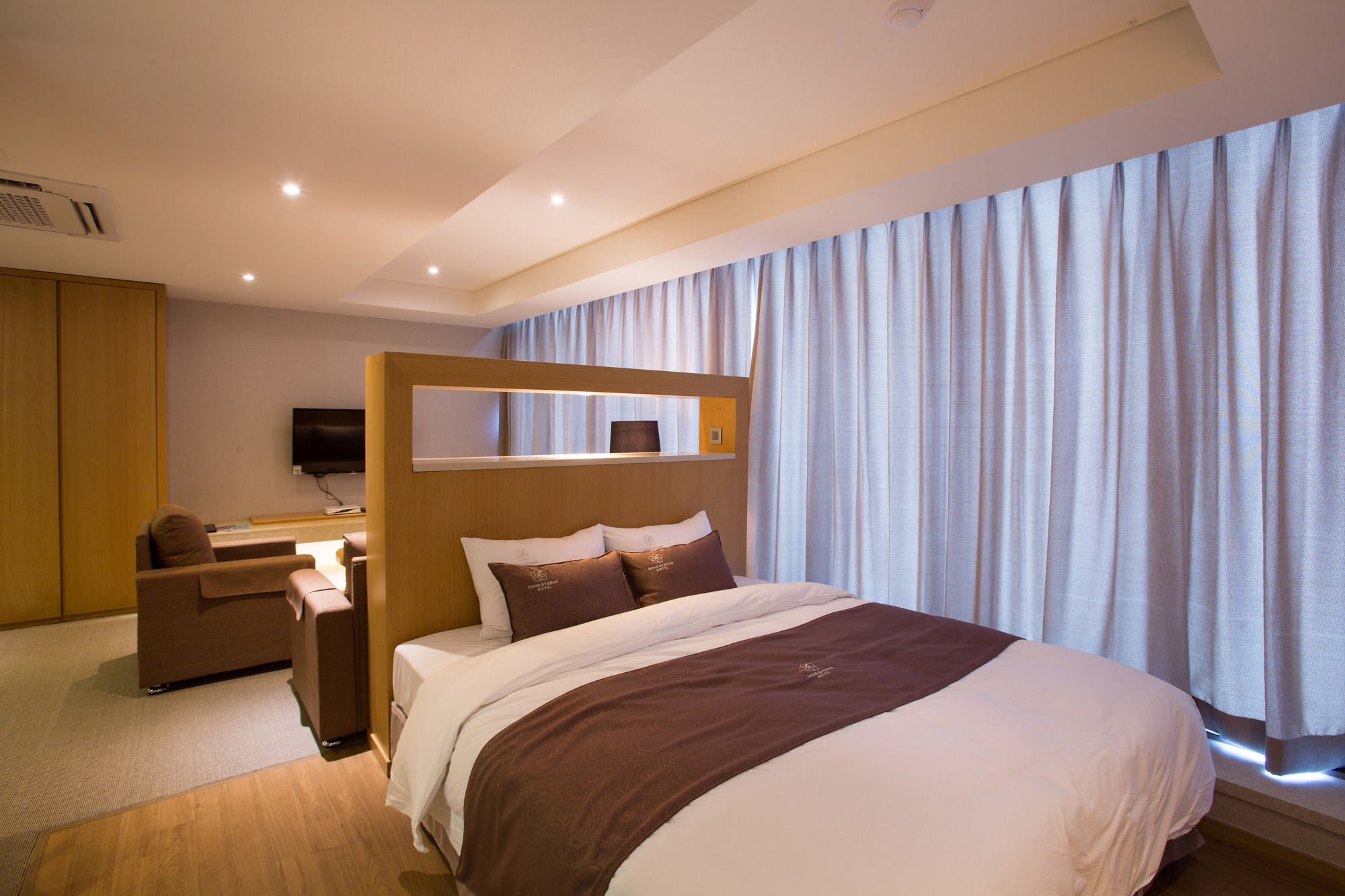 Dong Gyeong Hotel Тхоньен Екстериор снимка