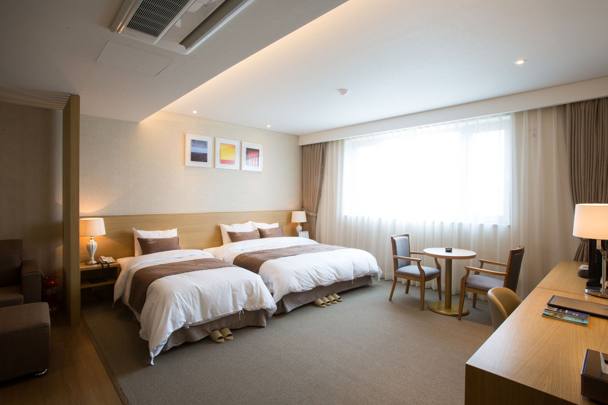Dong Gyeong Hotel Тхоньен Екстериор снимка