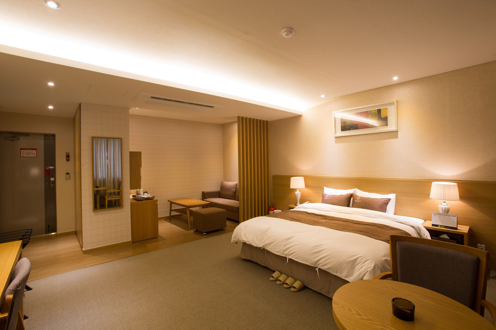 Dong Gyeong Hotel Тхоньен Екстериор снимка