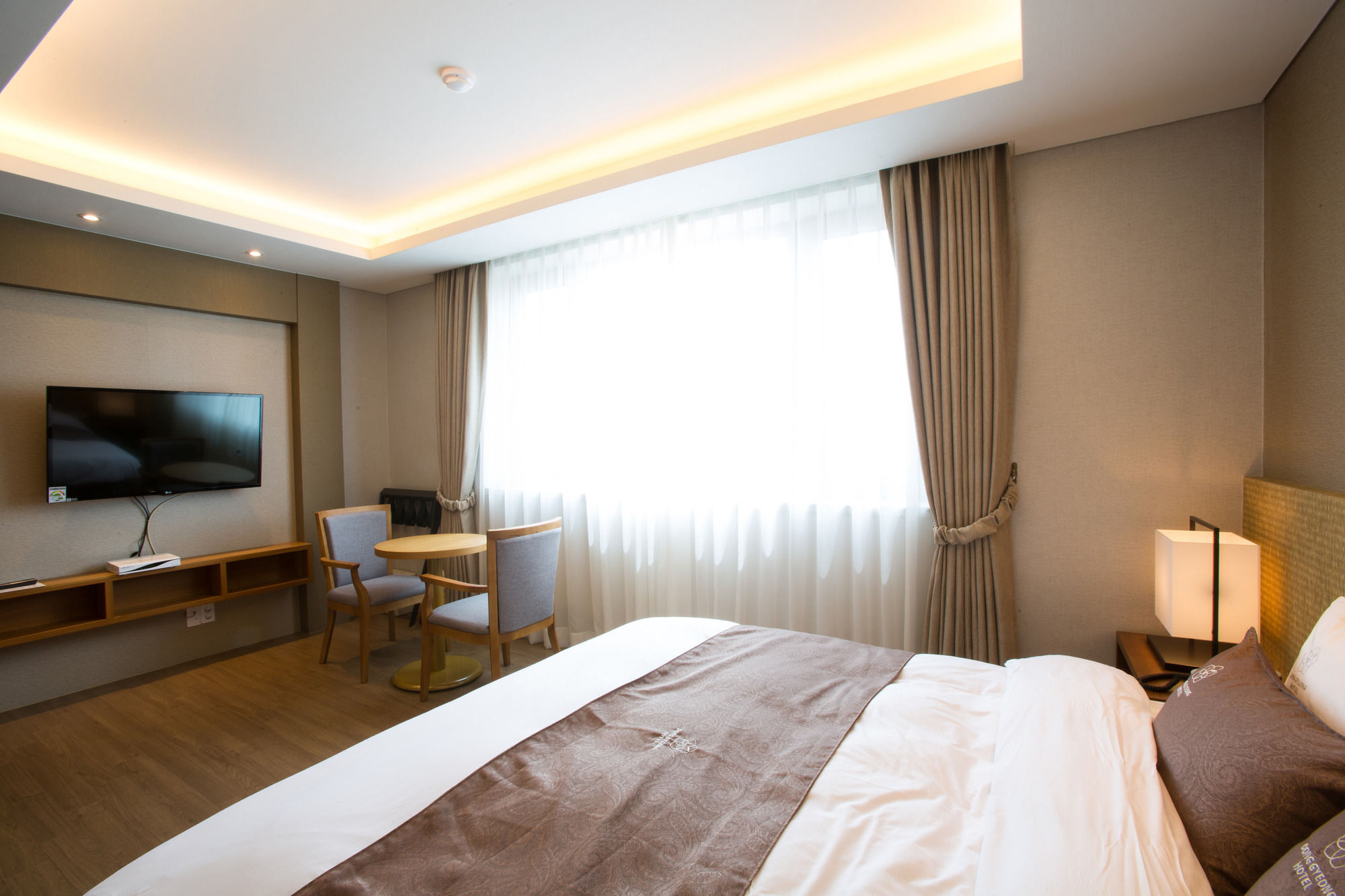 Dong Gyeong Hotel Тхоньен Екстериор снимка