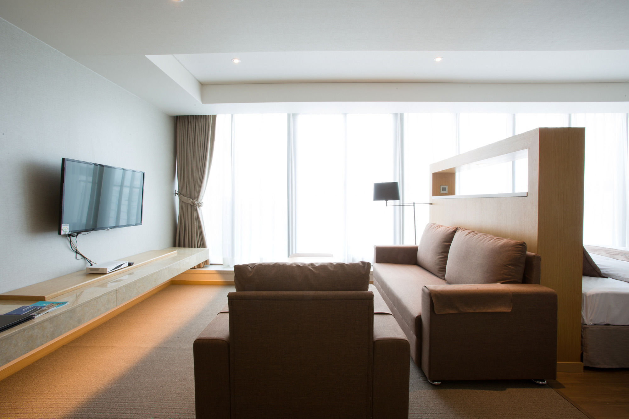 Dong Gyeong Hotel Тхоньен Екстериор снимка