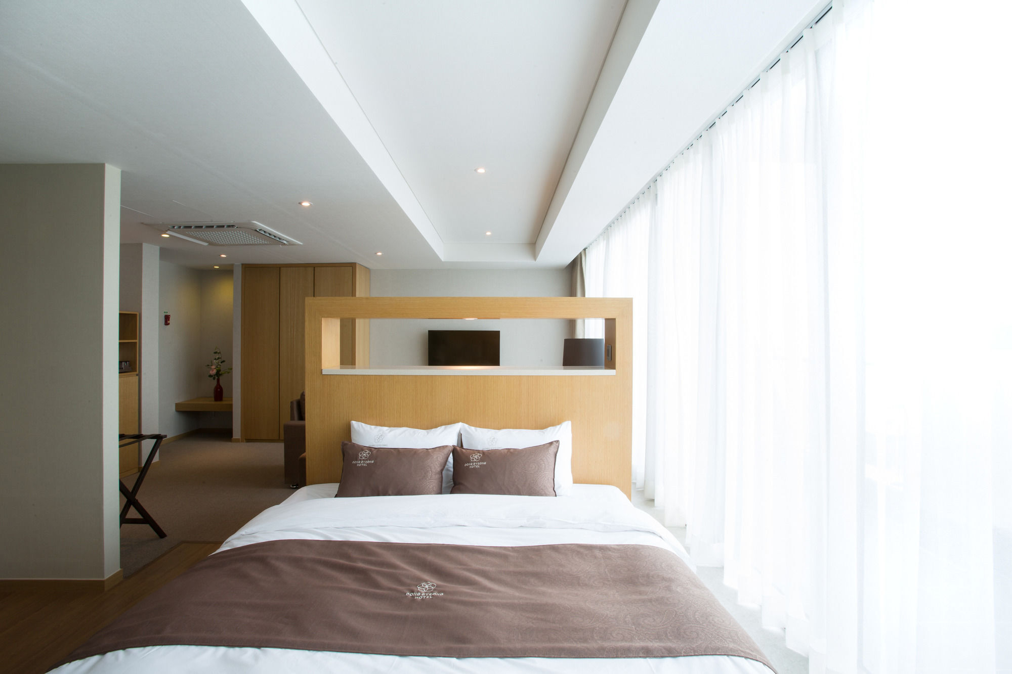Dong Gyeong Hotel Тхоньен Екстериор снимка