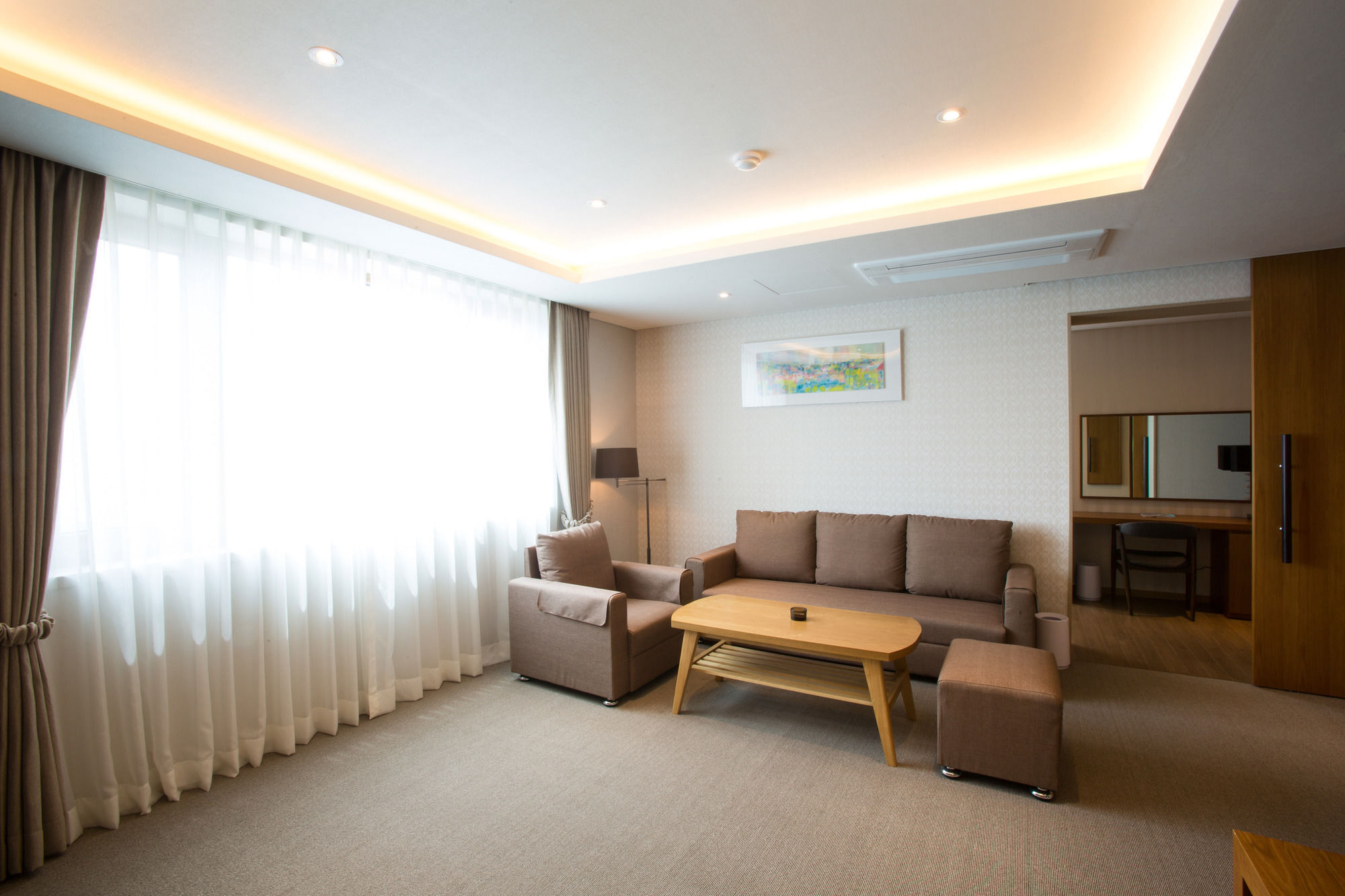 Dong Gyeong Hotel Тхоньен Екстериор снимка