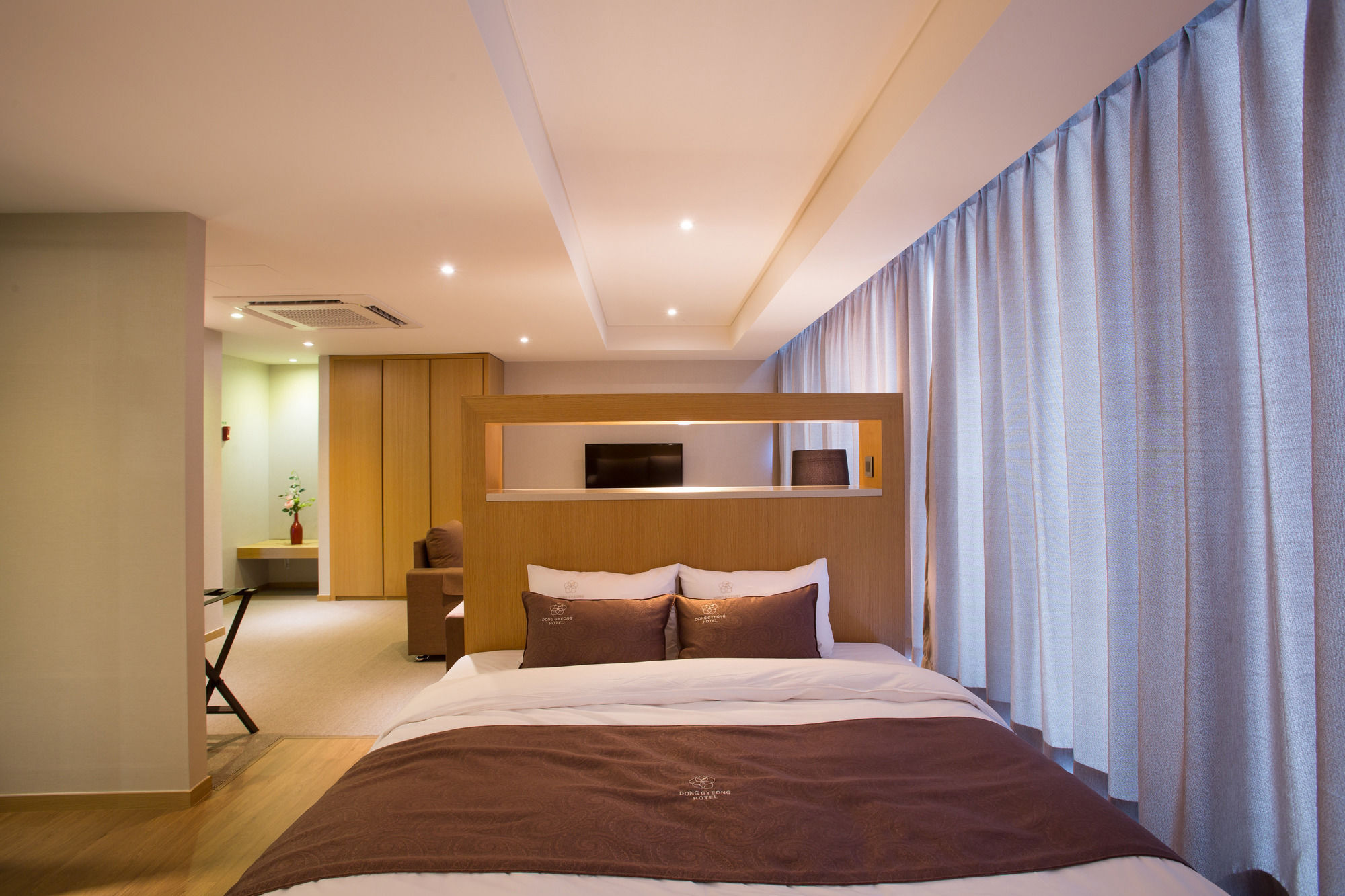 Dong Gyeong Hotel Тхоньен Екстериор снимка
