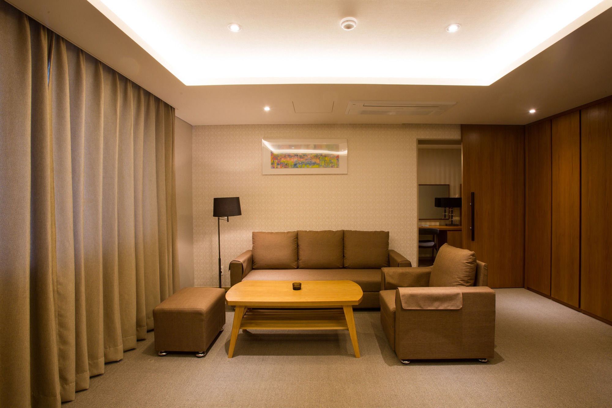 Dong Gyeong Hotel Тхоньен Екстериор снимка