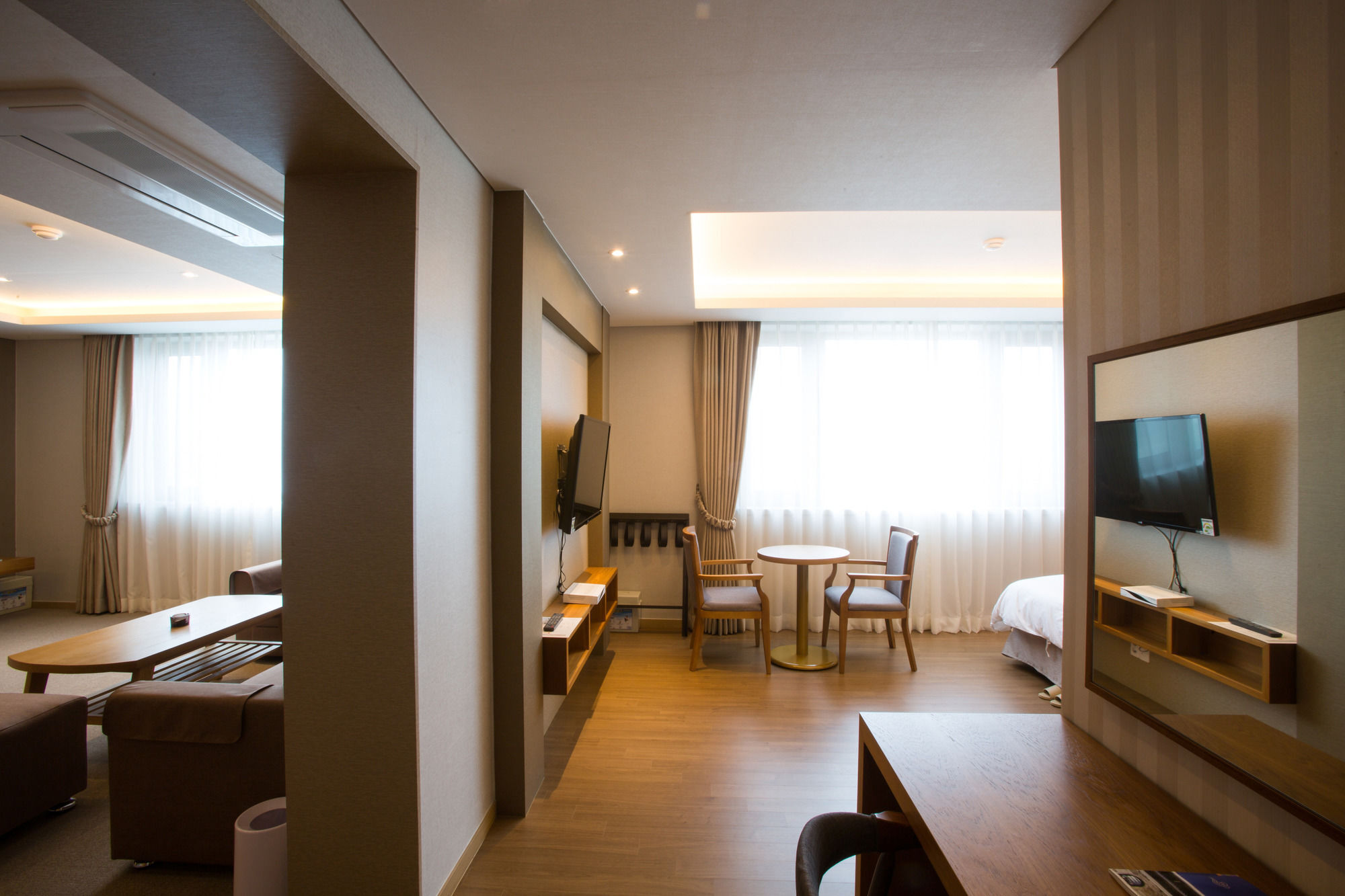 Dong Gyeong Hotel Тхоньен Екстериор снимка