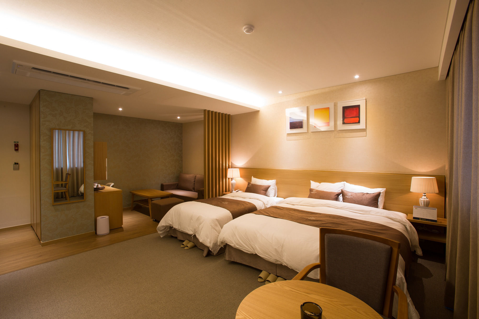 Dong Gyeong Hotel Тхоньен Екстериор снимка