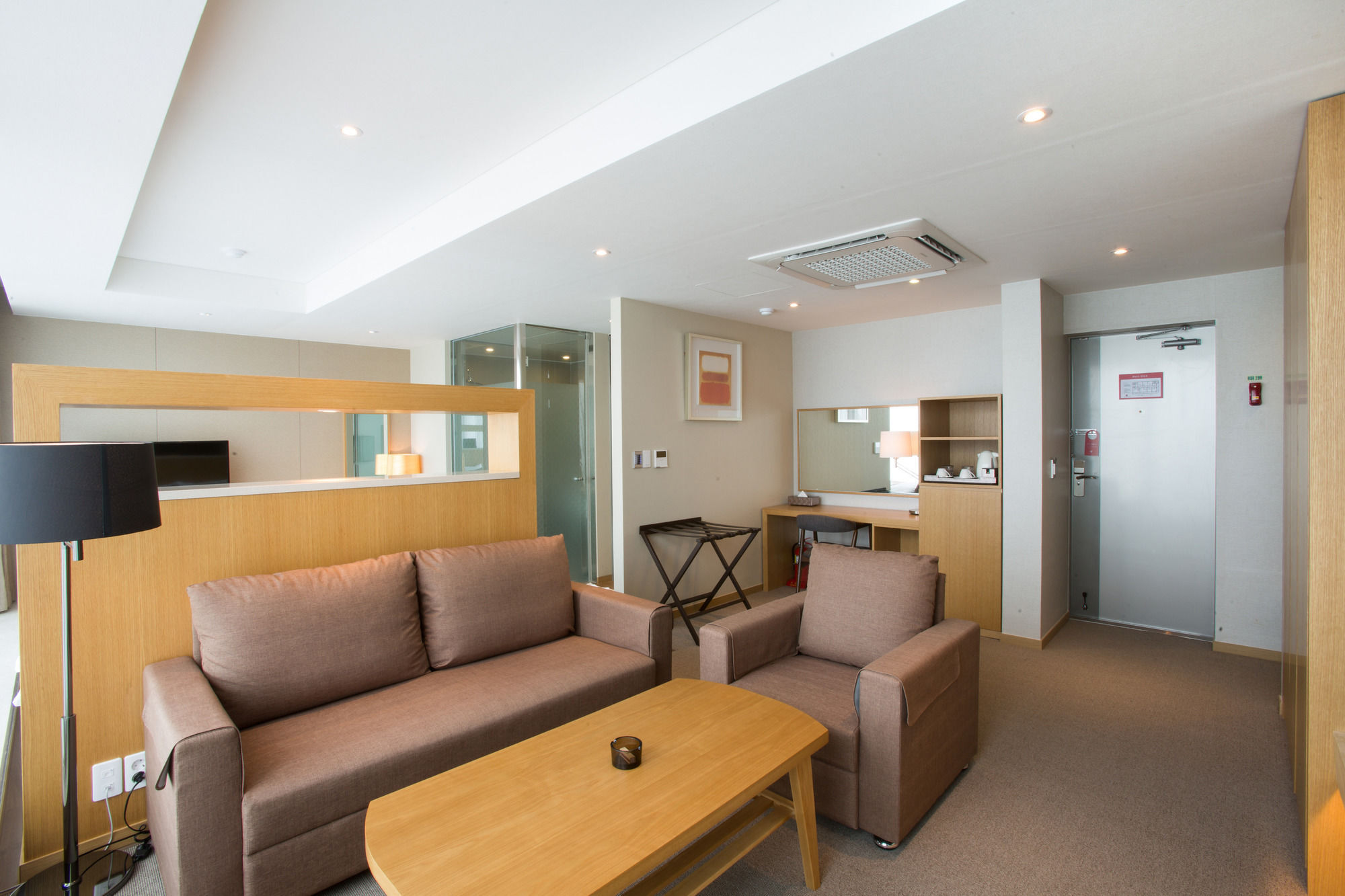Dong Gyeong Hotel Тхоньен Екстериор снимка