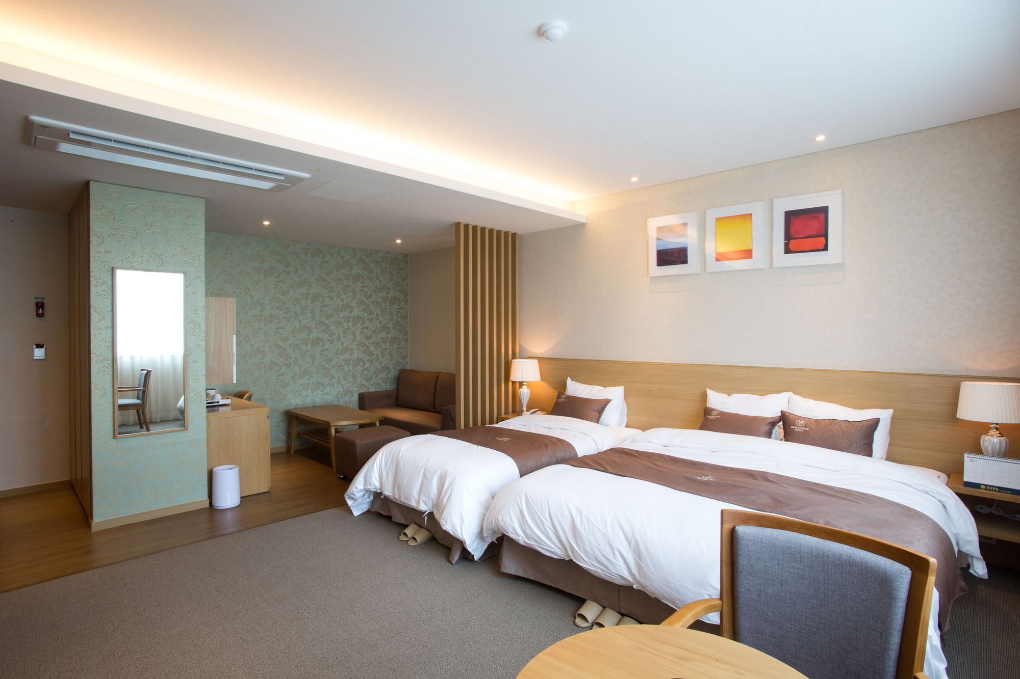 Dong Gyeong Hotel Тхоньен Екстериор снимка