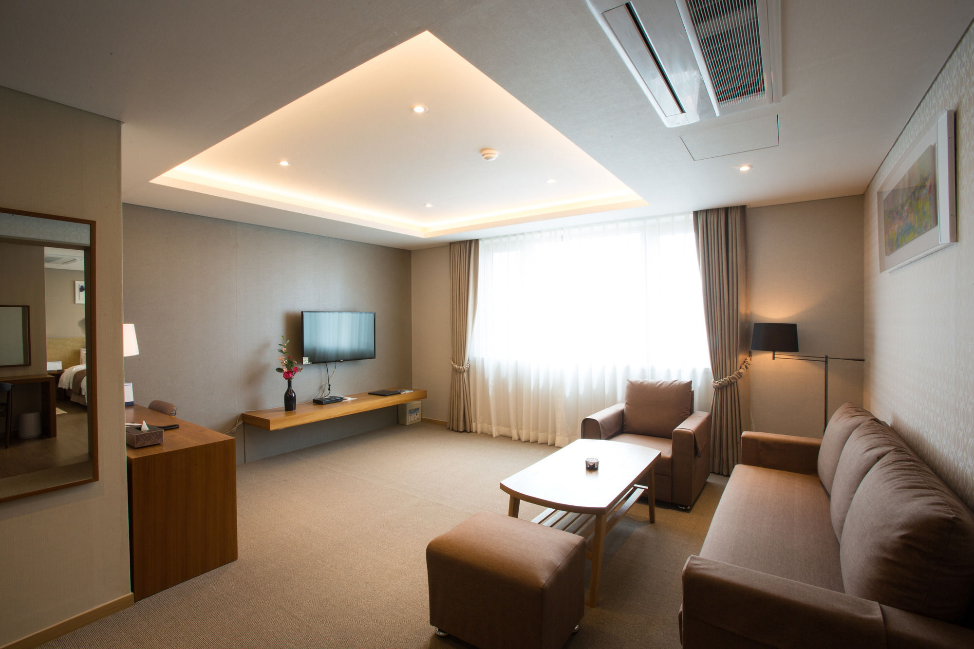 Dong Gyeong Hotel Тхоньен Екстериор снимка