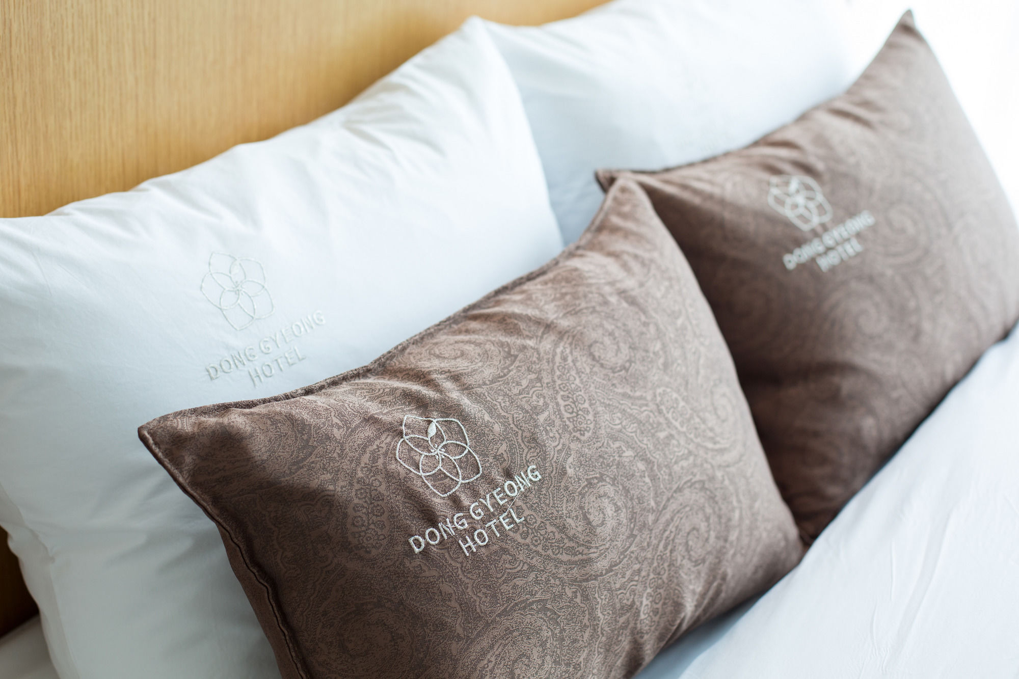 Dong Gyeong Hotel Тхоньен Екстериор снимка