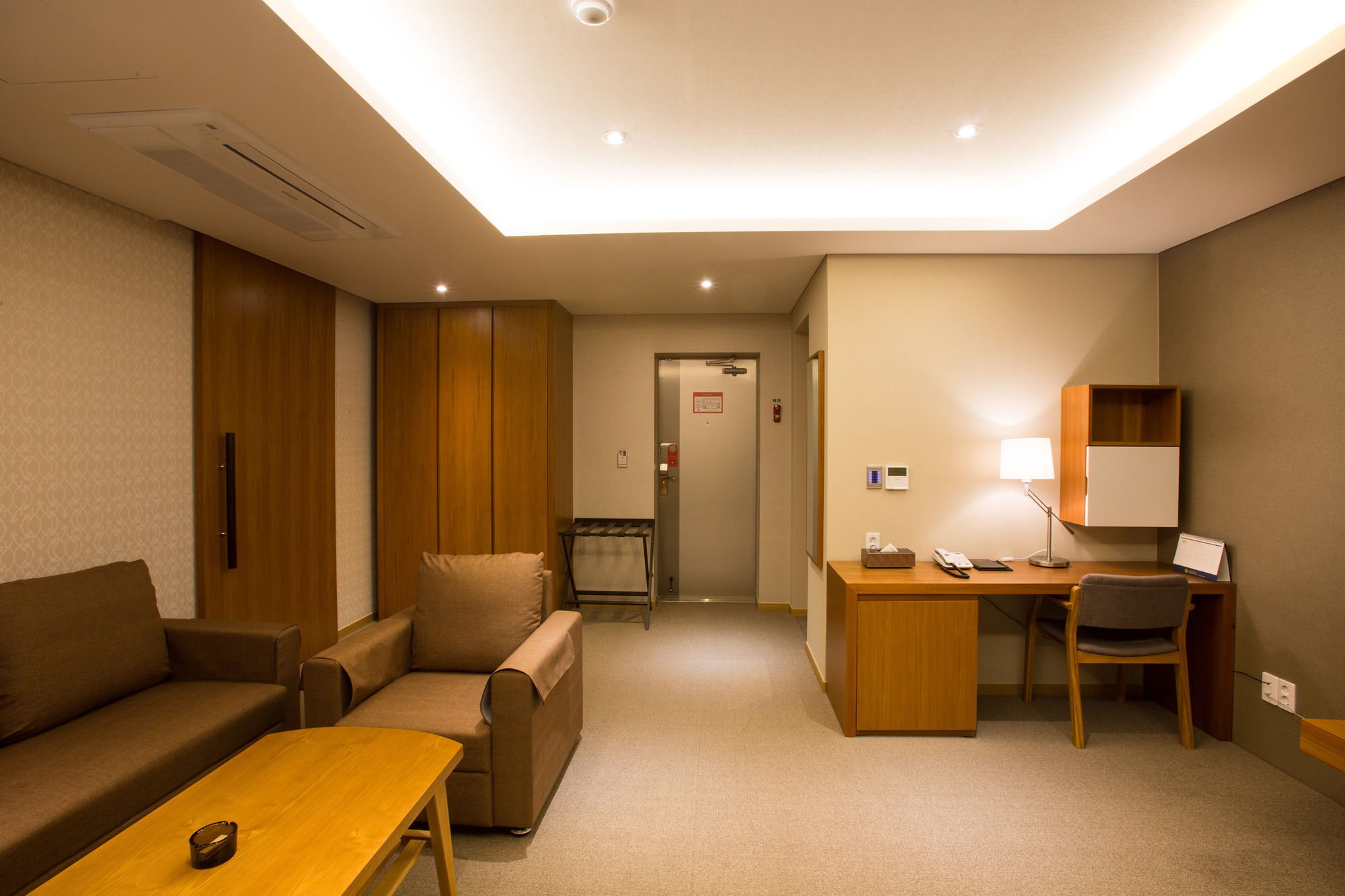 Dong Gyeong Hotel Тхоньен Екстериор снимка