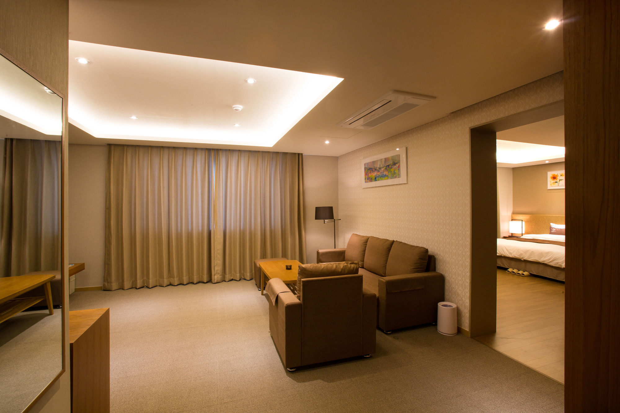 Dong Gyeong Hotel Тхоньен Екстериор снимка