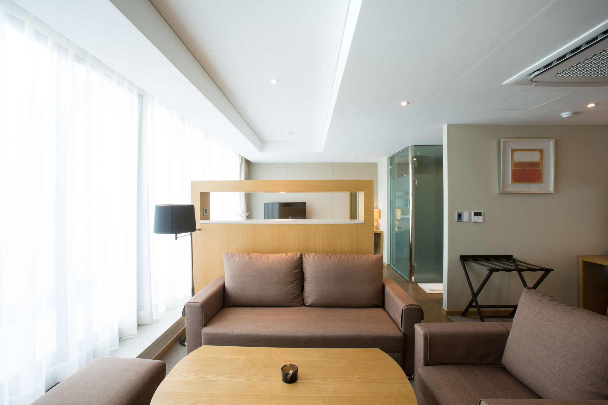 Dong Gyeong Hotel Тхоньен Екстериор снимка